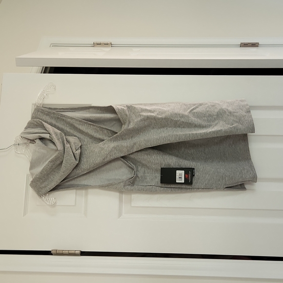 Hooded tank twist back - Picture 5 of 6